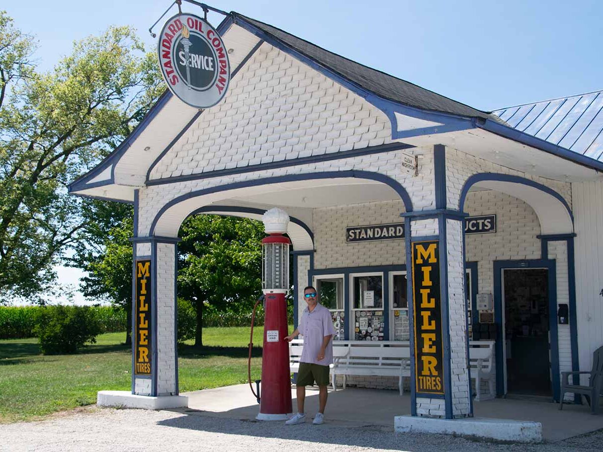 Standard Oil of Illinois Gas Station