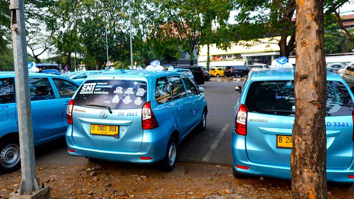 Puedes ir en taxi con Blue Bird