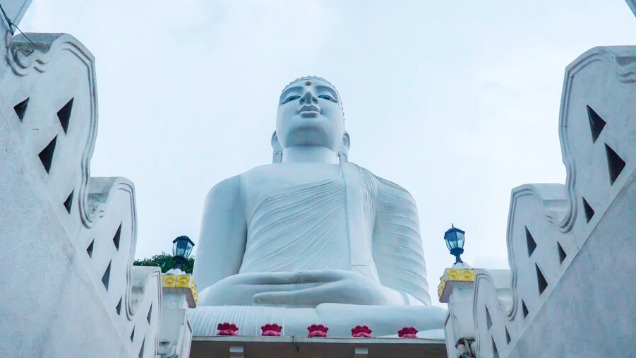 Buda Gigante (Bahiravokanda Vihara)