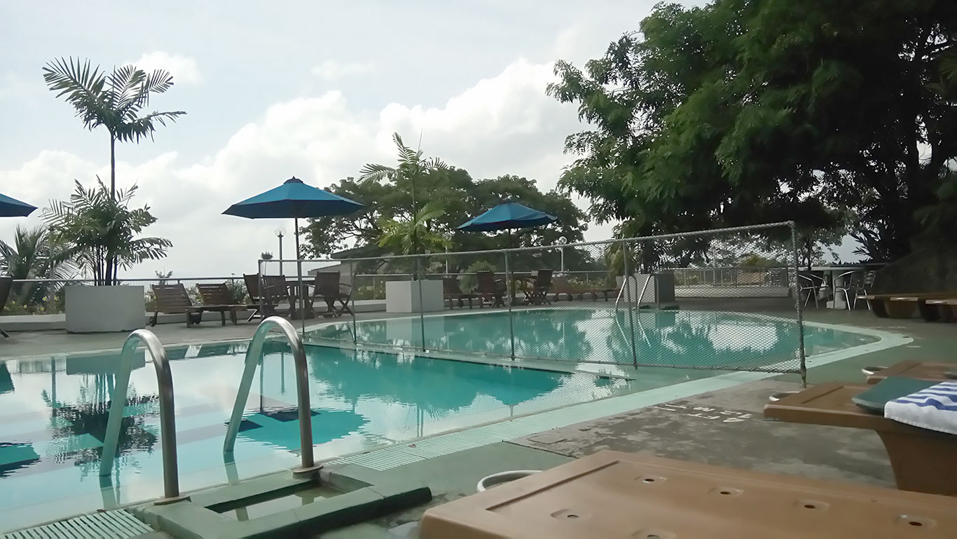 Un rato relajándonos en el hotel Kandy The Tourmaline