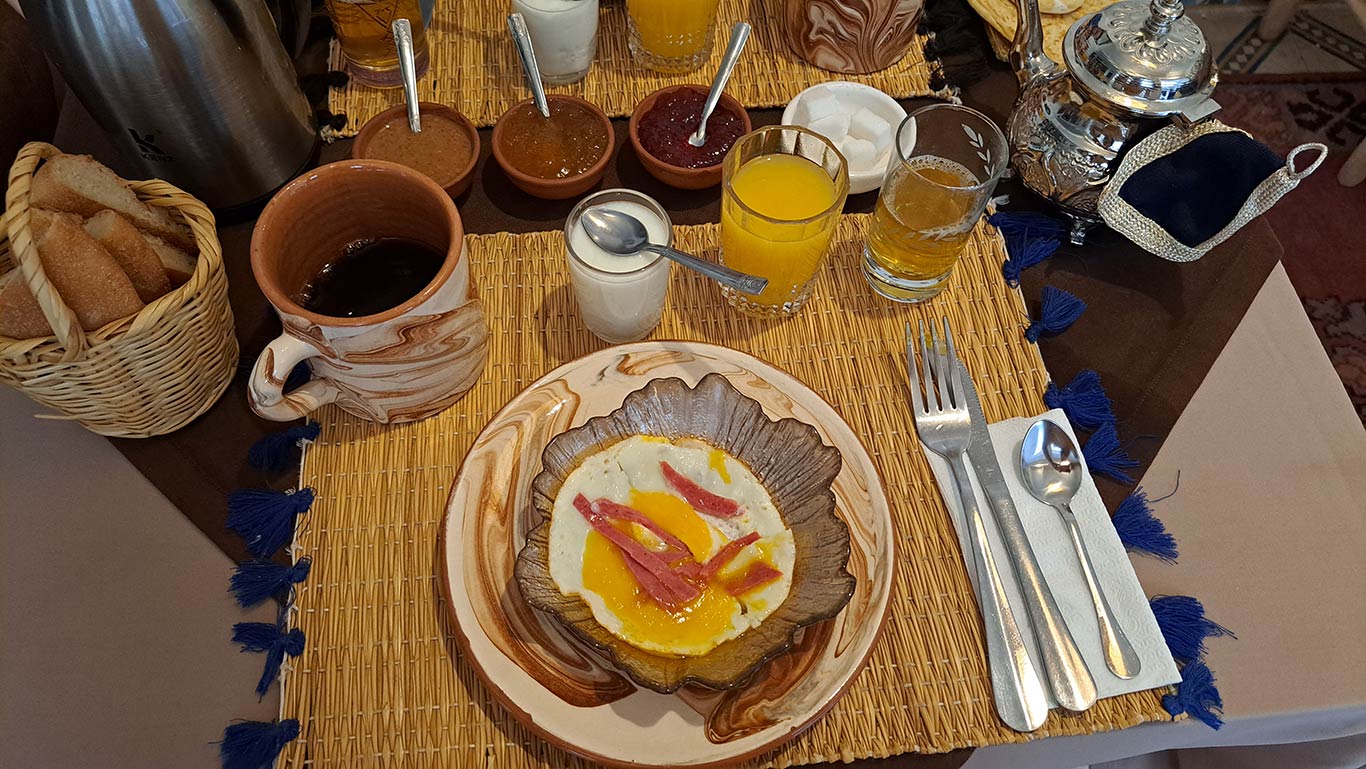 Desayunando en el riad