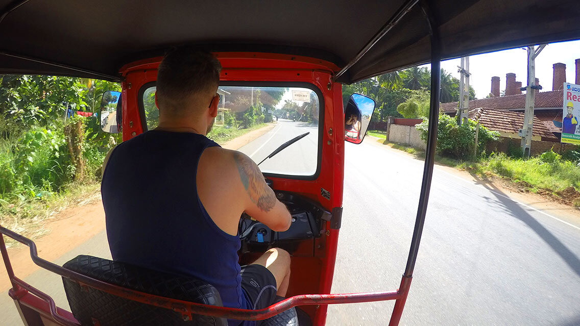 Conduciendo el tuk tuk, una experiencia imprescindible