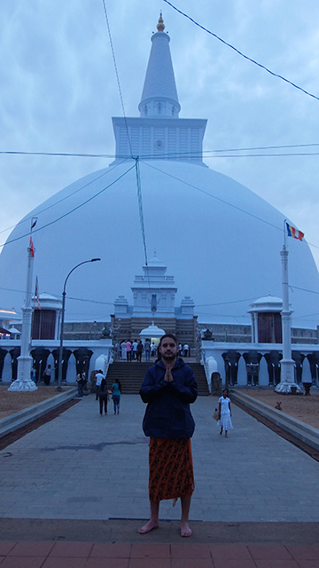 Hay que ponerse un pareo en Ruwanwelisaya Dagoba