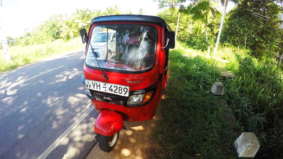 Alquila un Tuk Tuk para recorrer el país