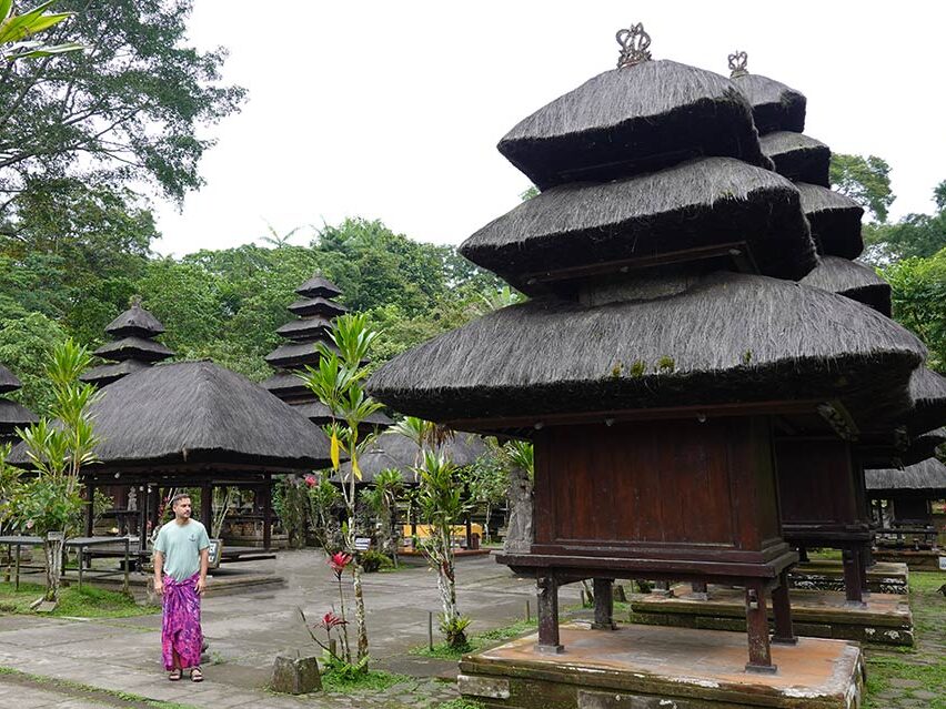 Pura Luhur Batukaru o Templo de cáscara de coco de piedra noble