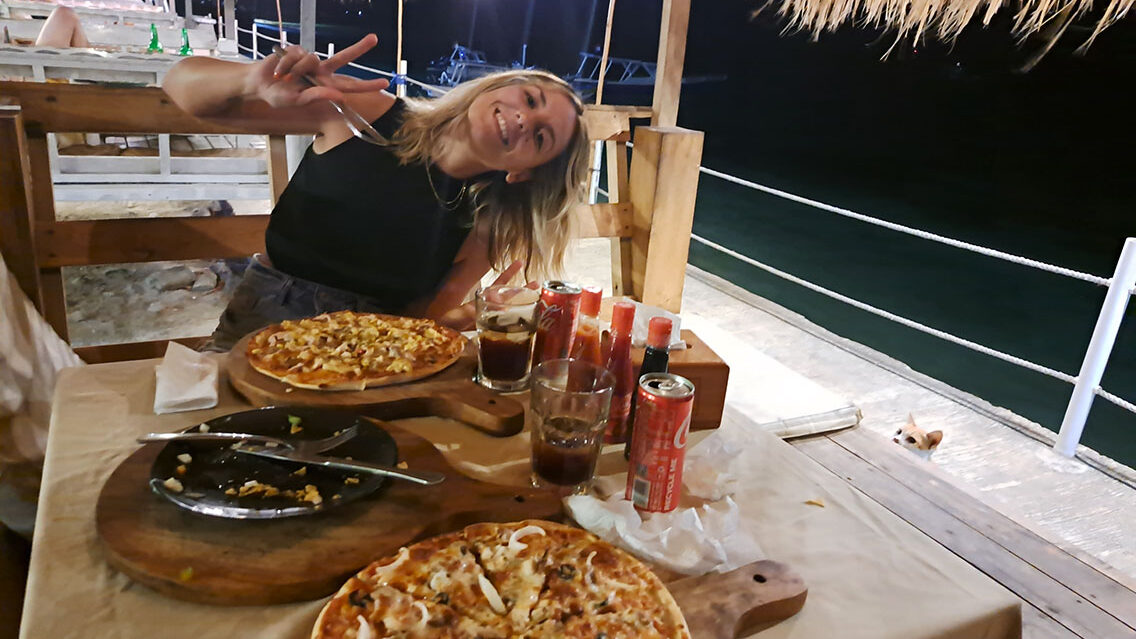 Cenar en un restaurante con vistas al mar​