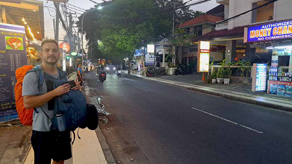 Joan maletas Kuta Bali.