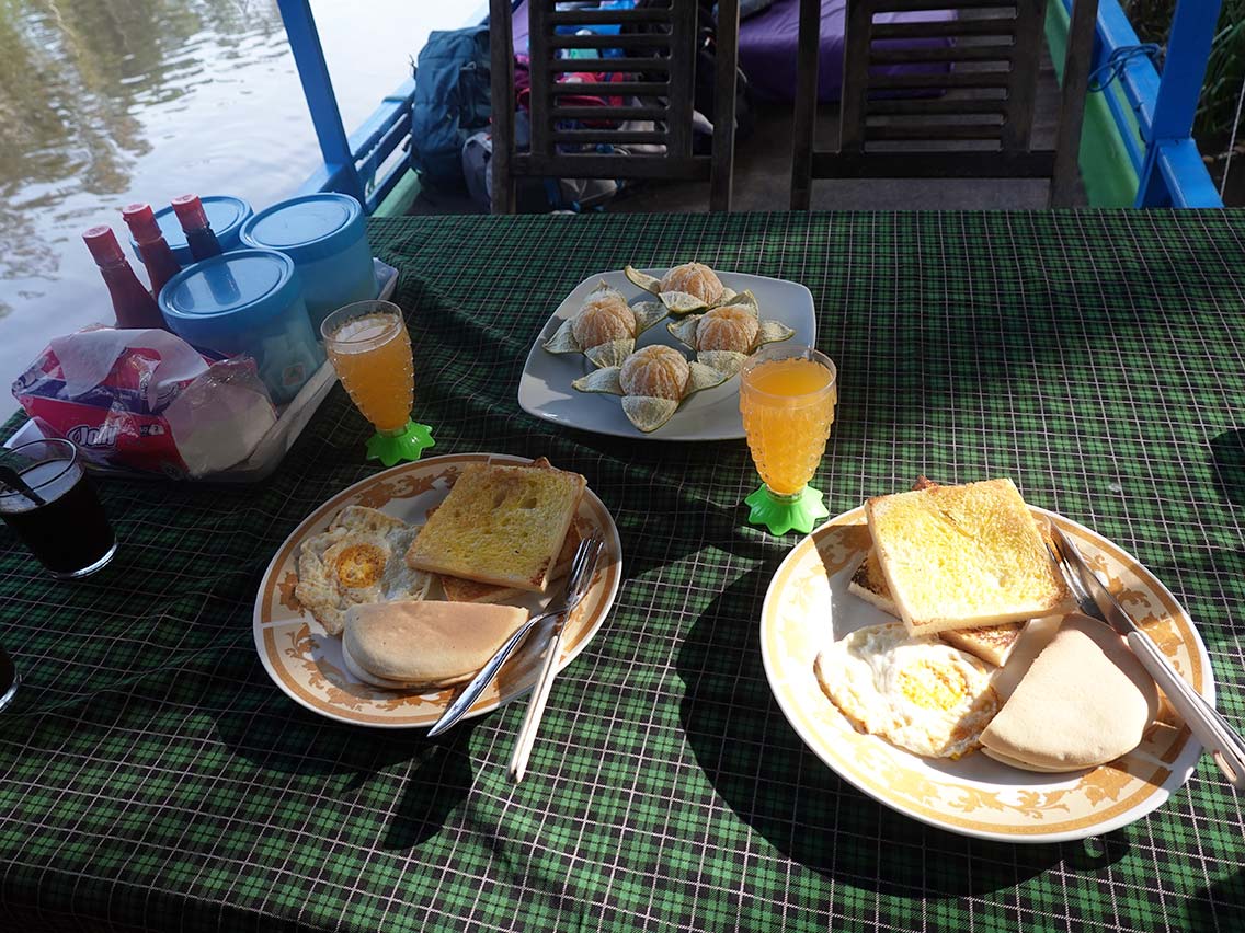 Desayuno en el klotok