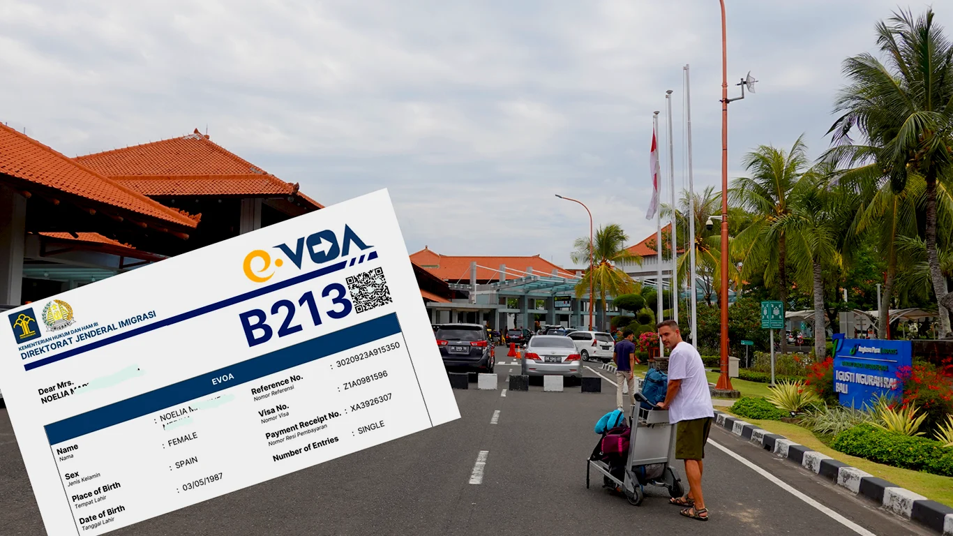 Joan en el aeropuerto de Bali después de pasar control inmigración.