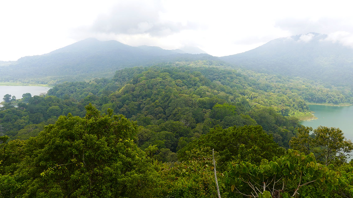 Los Lagos Gemelos Buyan