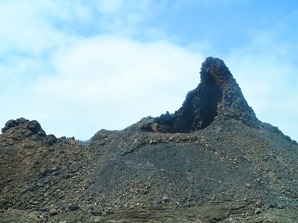 Boca de un pequeño cráter de volcán