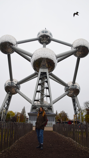 Interior de Atonium de Bruselas