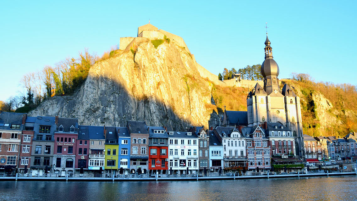 Vistas de la ciudad de Dinant