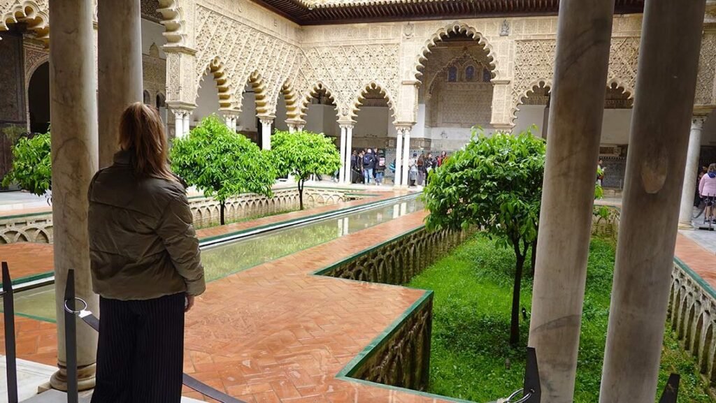 Interior de un patio del Real Alcázar