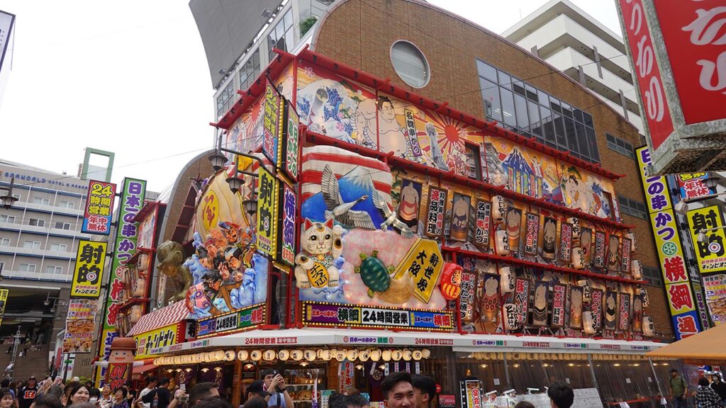 Barrio Shinsekai, zona de Osaka no recomendada para alojarse.