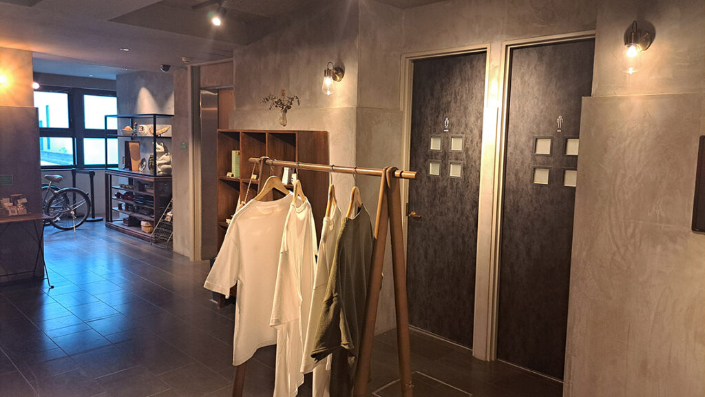 Recepción del hostel LINNAS en Kamakura