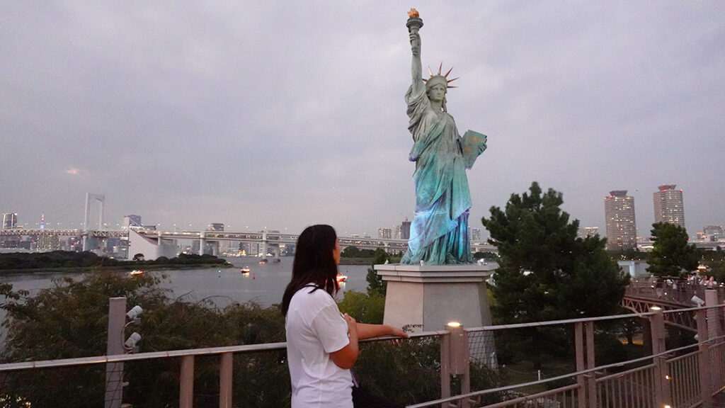 Noelia en el barrio Odaiba de Tokio