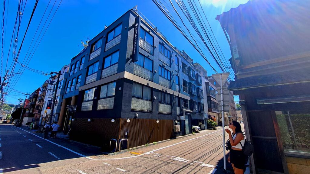 Exterior del Hotel LINNAS Kanazawa donde dormimos en Kanazawa