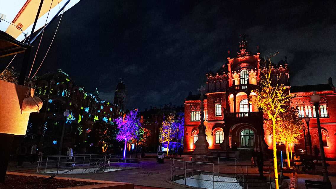 Luces de Navidad en edificio