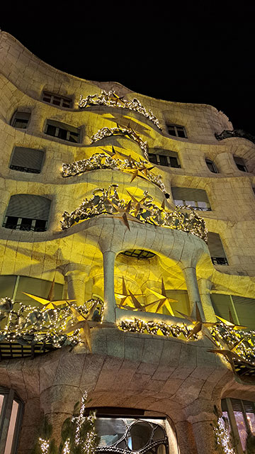 Edificios decorados para Navidad en Barcelona