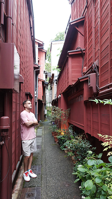Distrito Higashi con sus casas de madera roja