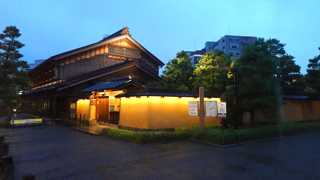 Casas de samurái de Kanazawa en el atardecer