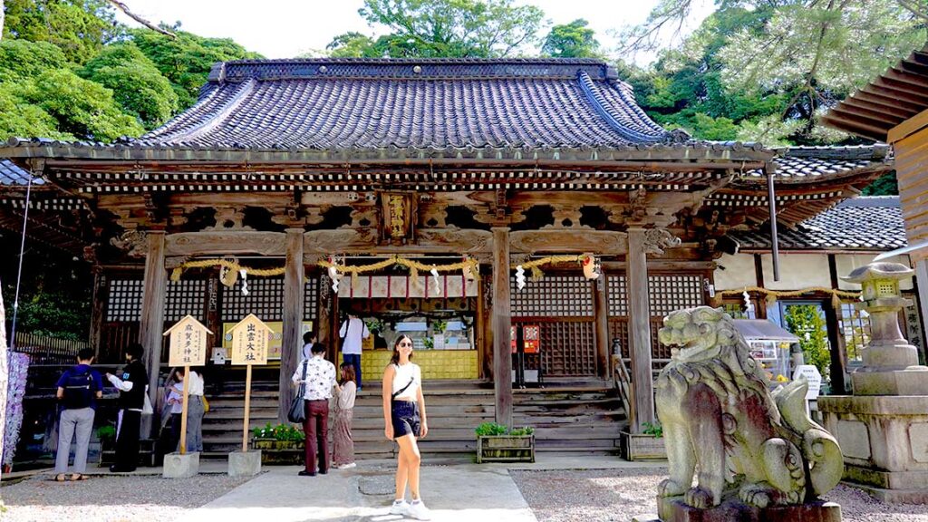 Entrada al Santuario Ishiura