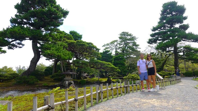 Nosotros dando un paseo por el Jardín Kenrokuen