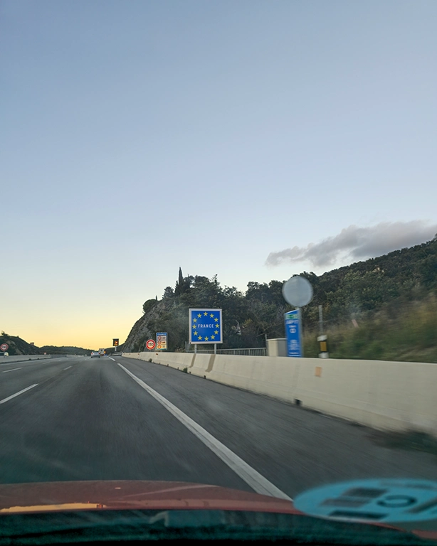 Entrada a Francia por carretera desde España.
