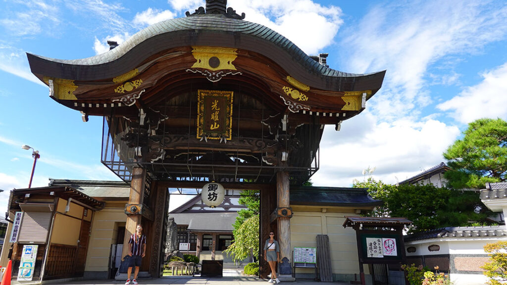 Gran Puerta al recinto del Templo Takayama Betsuin Shōhō-ji