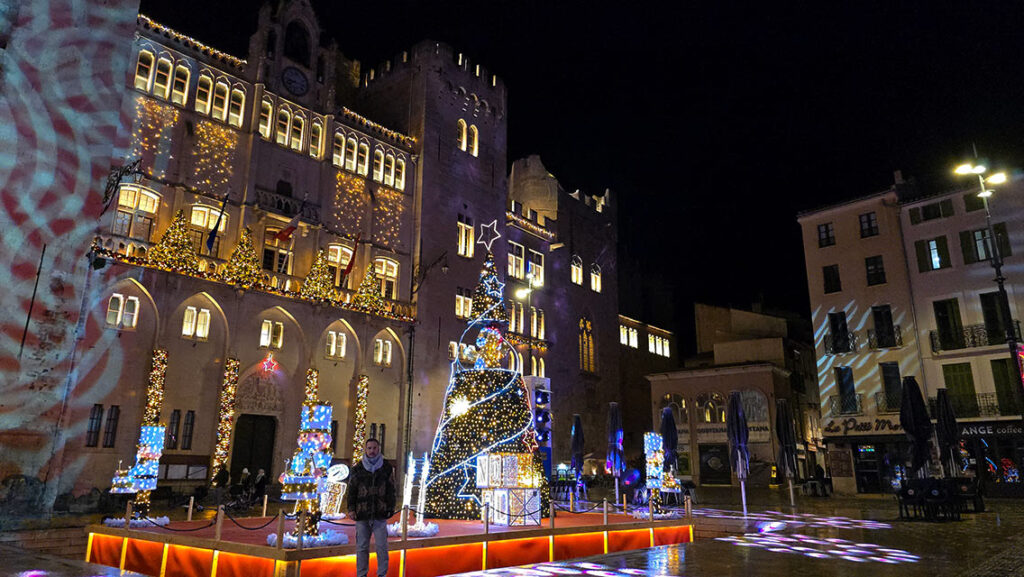 Palacio de los Arzobispos iluminado en Navidad en Narbona.