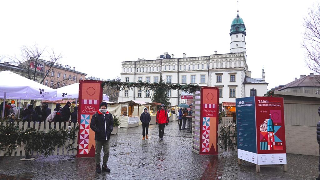 Entrada al mercadillo navideño de Plac Wolnica en Kazimierz.