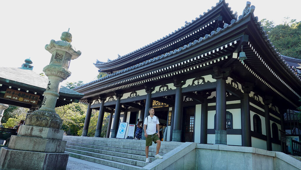Joan en el Templo Hasedera.