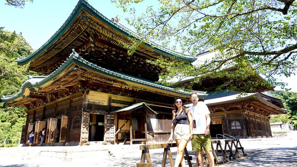 Noelia y Joan en el Templo Kencho-ji.