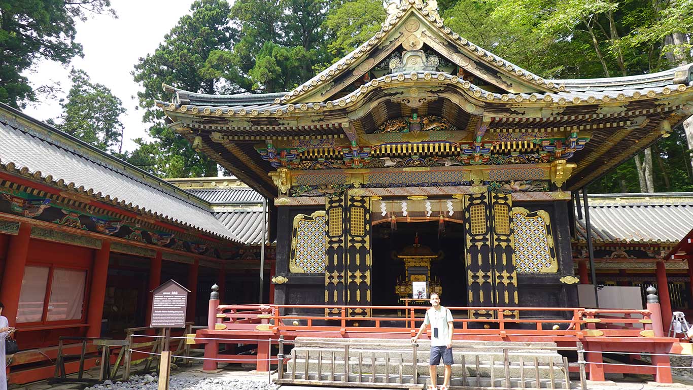 Templo con decoraciones doradas