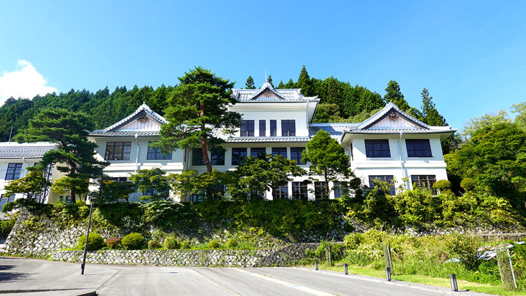 Exterior del Kyunikko Shiyakusho Memorial Park.