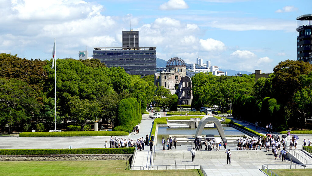 Vista panorámica aérea del Parque Conmemorativo de la Paz en Hiroshima.