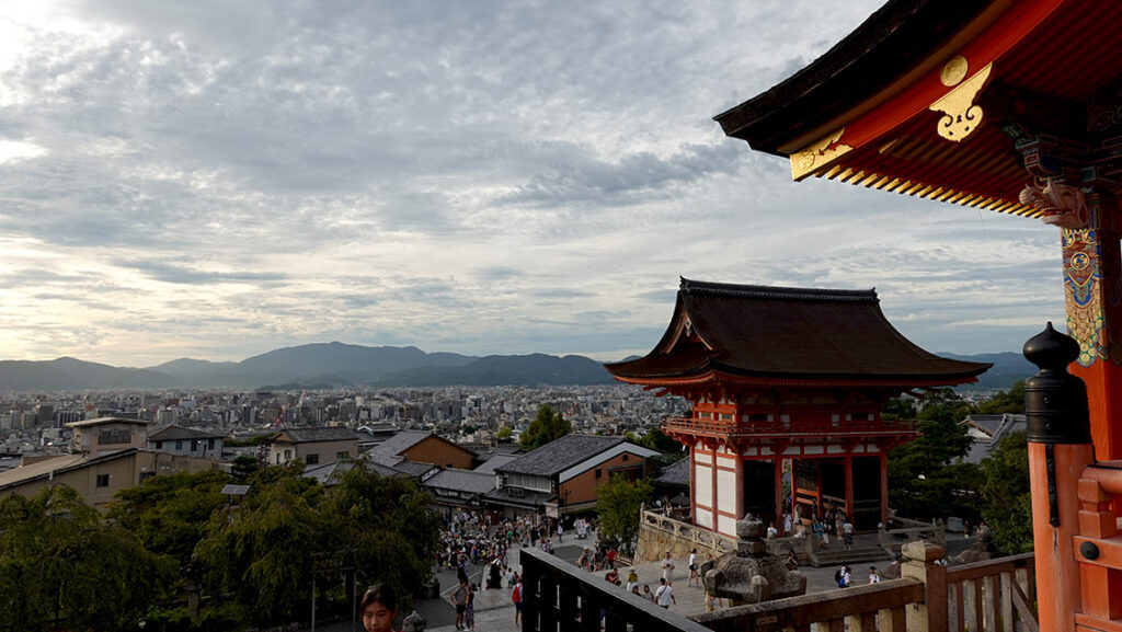 Vistas de Kioto desde la plataforma del templo Kiyomizu-dera