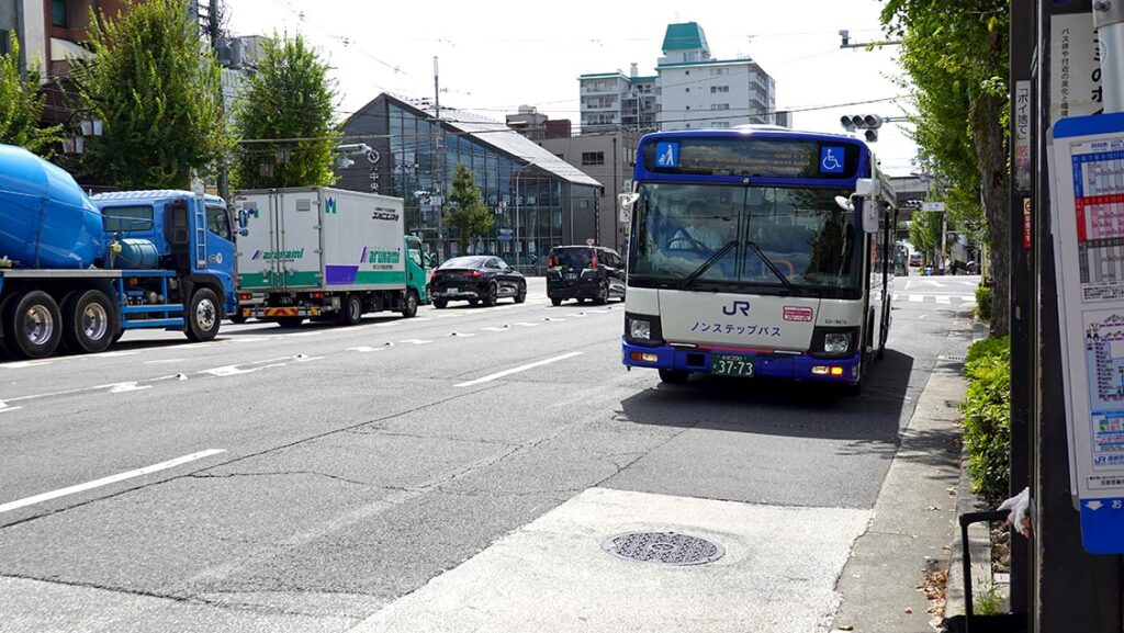 Autobús WEST JR Bus Route línea azul en Kioto