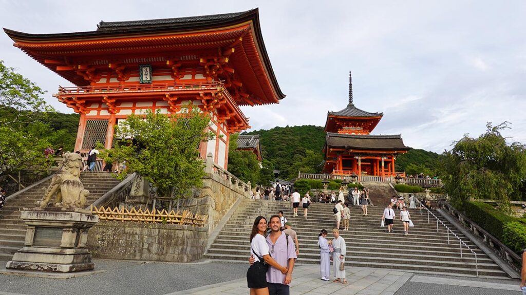 Noelia y Joan en el templo Kiyomizu-dera en Kioto.