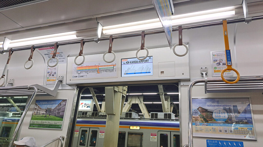 Interior del tren Haruka Express directo a Kioto.