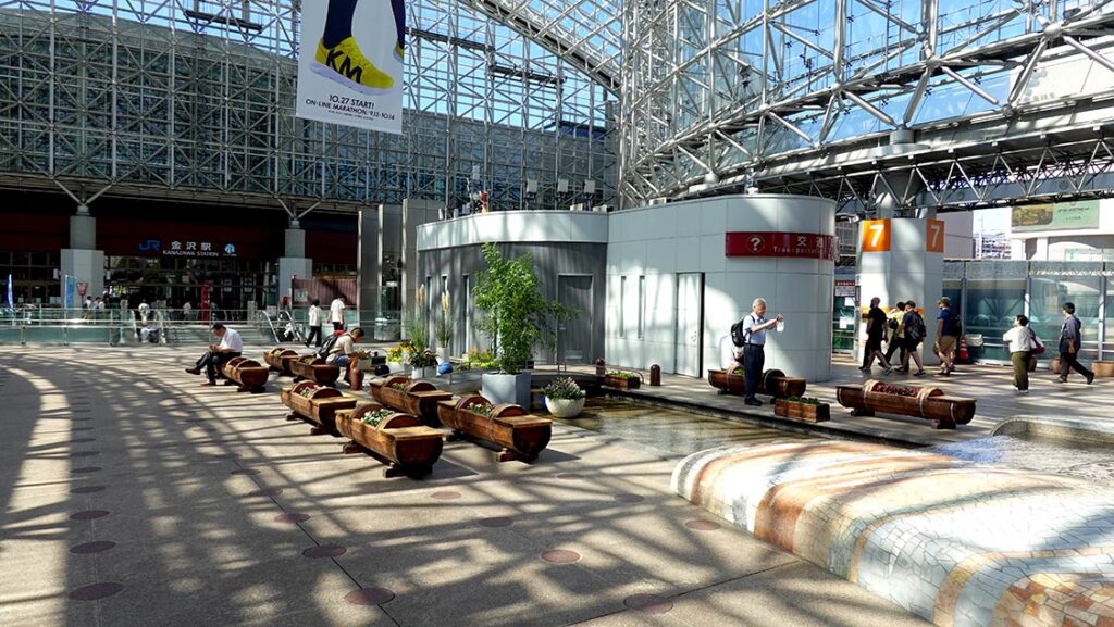 Estación de Kanazawa, conexión ferroviaria hacia Kioto.
