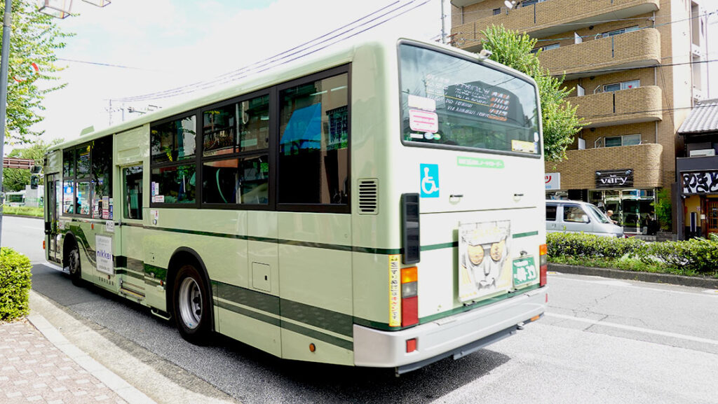 Autobús 205 de Kioto, conexión turística esencial.