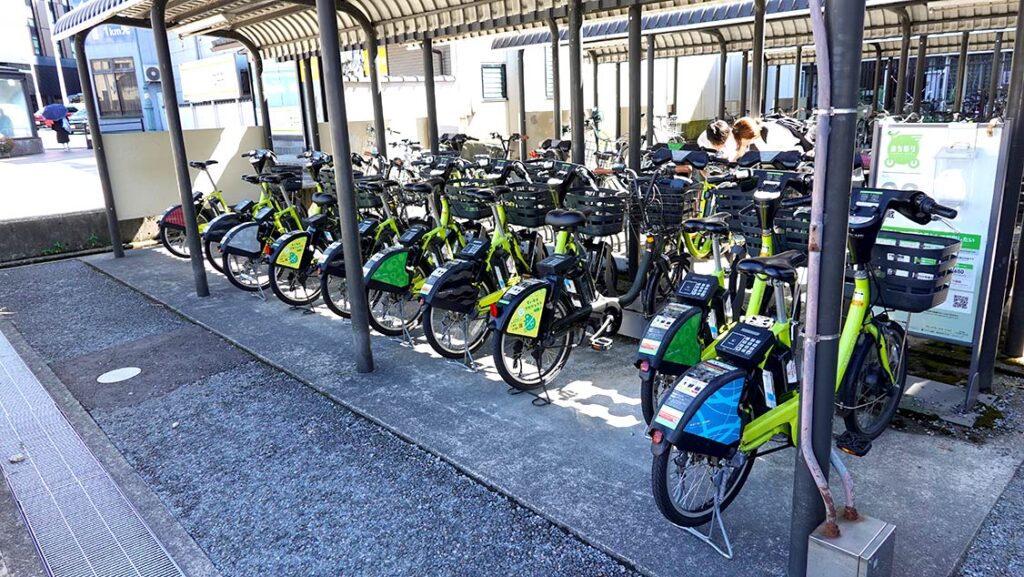 Parking de bicicletas señalizado en Kioto.