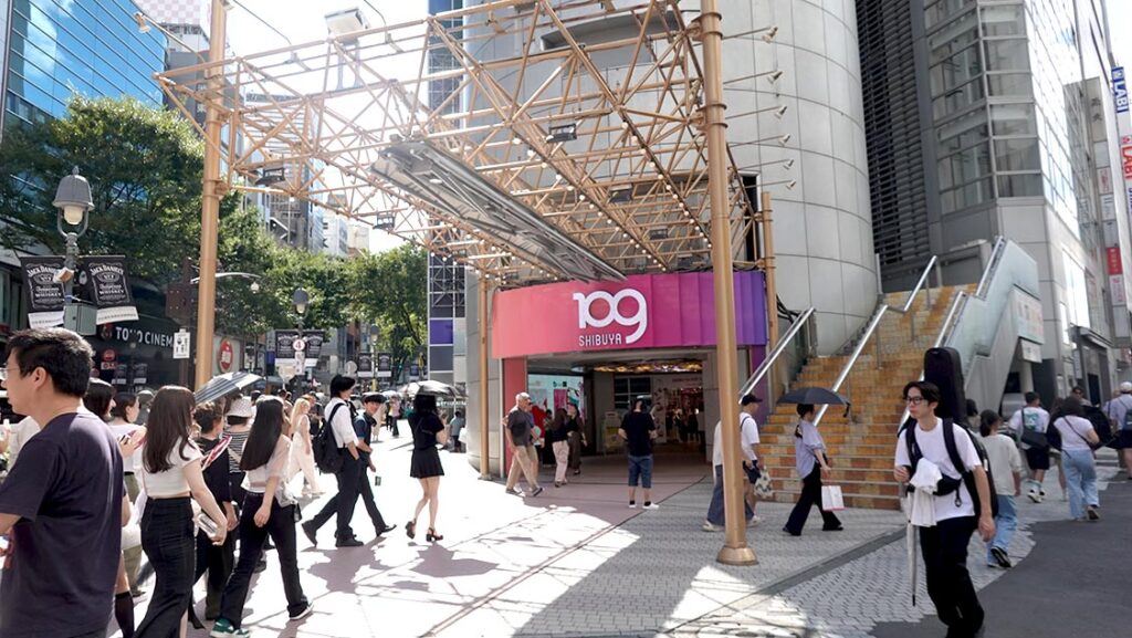 Entrada principal del centro comercial de moda Shibuya 109.