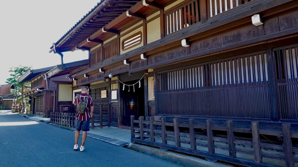 Casa de estilo tradicional japonés de madera en Takayama