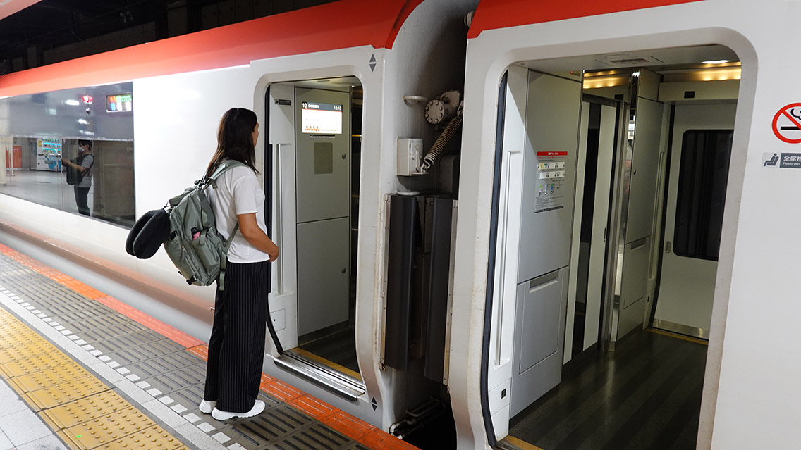 Subiendo a un tren en japón