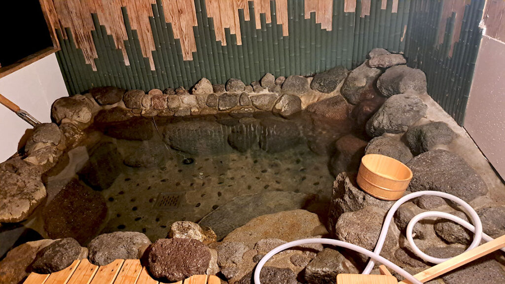 Onsen del Ryokan Hidatakayama Futarishizuka Hakuun en Takayama
