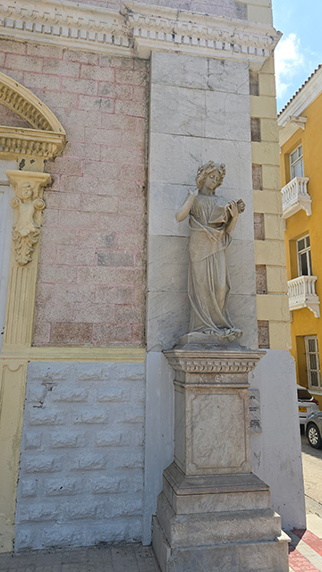 Teatro Adolfo Mejía Navarro