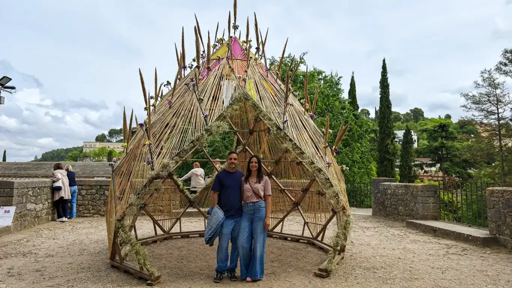 Cabaña en una plaza de Girona